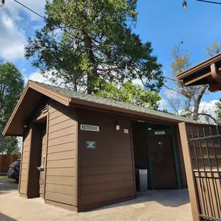 2024 Apr 23: restrooms conveniently located