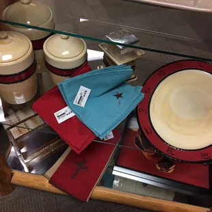 Nice dinnerware.