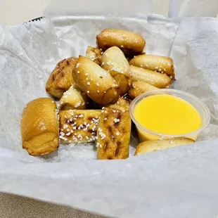 Pretzel bites