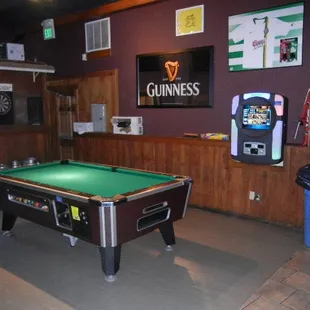 Great Pool Table AND juke box