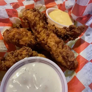 food, chicken wings and fried chicken
