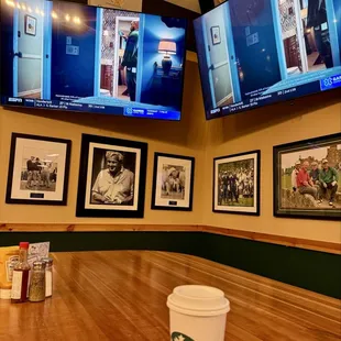Multiple tvs.