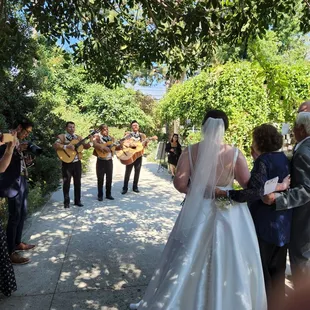 For cocktail hour we were serenaded by mariachis.