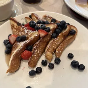 French toast with fruit