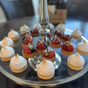 Fruit tart, lemon tart