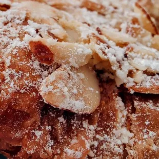 The 5/5 almond croissant!
