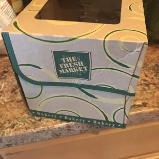 Love the cute box from the bakery