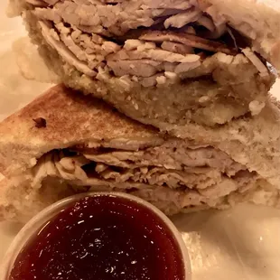 TURKEY n&apos; CRAN SANDWICH