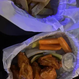 Buffalo wings and fries