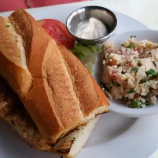 blackned mahi mahi sandwich