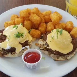 2 Poached Eggs on an English Muffin & Creole Hollandaise