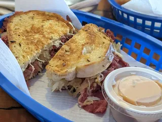 Hinders Sports Bar & Grill