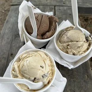 Coffee crunch, salted caramel, chocolate (regular one scoop)