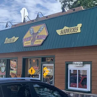 the exterior of a restaurant