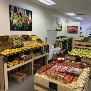 Citrus  bananas  tomatoes  melons   everything very tasty!