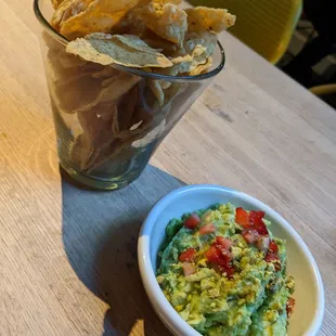 Guacamole con frutas y pistachios