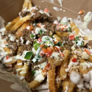 Build a box : crispy French fries with beef, garlic cilantro sauce , ranch sauce, sweet red peppers and jalepenos !