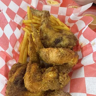 food, chicken wings and fried chicken, fried chicken wings, fried chicken, poultry, bbq chicken, chicken, bbq wings, chicken wings