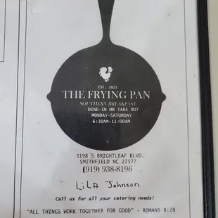 a black and white picture of a frying pan