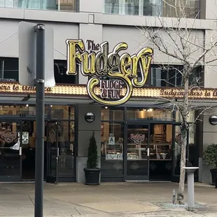 the exterior of a restaurant