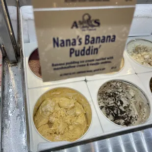 a display of banana pudding