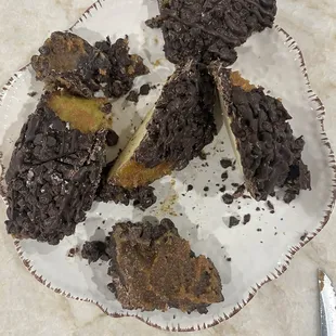 Nothing sticks to the apple when you cut it apart.