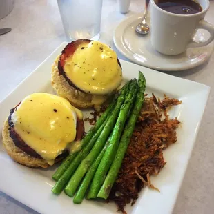 Classic eggs benny with hash browns. All around a great breakfast.