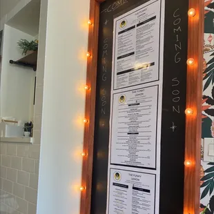 Menu of smoothies, juices, açaí bowls, coffee, and toasts and sandwiches.