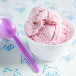 Strawberry ice cream