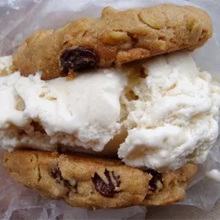 Oatmeal Raisin Cookie With Vanilla Ice Cream