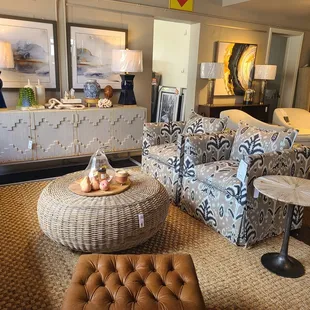Lisbeth chairs