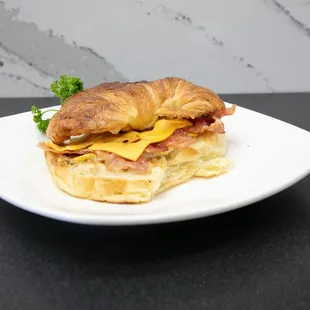 a croissant sandwich on a plate