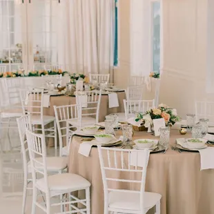 Table settings (Photo by Amanda Robbins Photography)