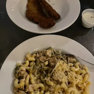 Cork Bats Mac and Cheese with Green Chile and Chicken