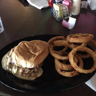 Chili queso burger