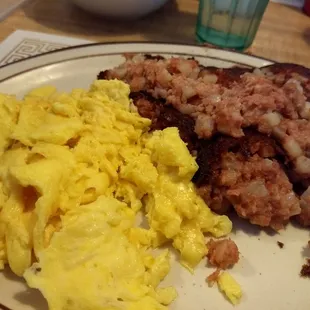 Corned beef hash and scrambled eggs