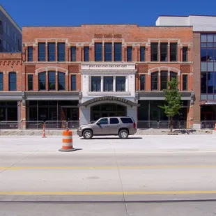 a car parked in front of the building