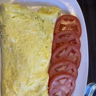 Spinach &amp; feta omelette with tomato slices