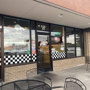 the outside of the restaurant