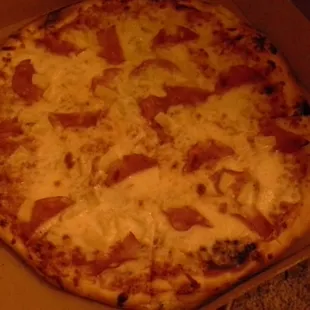 Canadian bacon, pineapple lrg pissa.... meh~