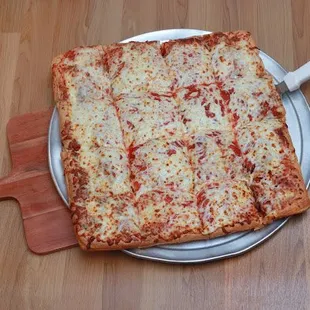 a square pizza on a pizza pan