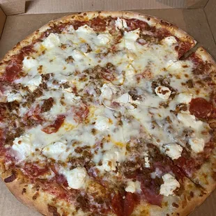 The 5 Borough Pizza (choice of 5 toppings)
