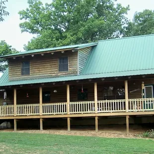 Log home Bed and Breakfast located 90 miles south of the KC area