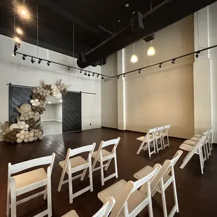 Weekday wedding ceremonies downtown #betterthanthecourthouse #unconventionalwedding