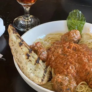 Spaghetti Rosa w meatballs