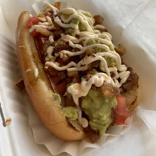 a hot dog with toppings