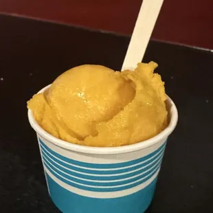 Mango gelato
