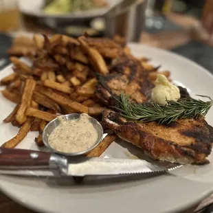 HALF CHICKEN &amp; FRITES