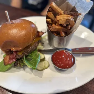BACON BURGER*