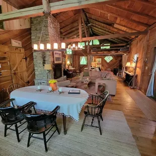 Oak and poplar make this cabin warm and inviting